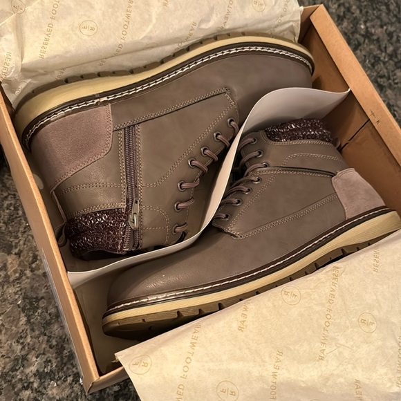 Reserved Footwear desert boots grey NIB 9.5 - Picture 2 of 9
